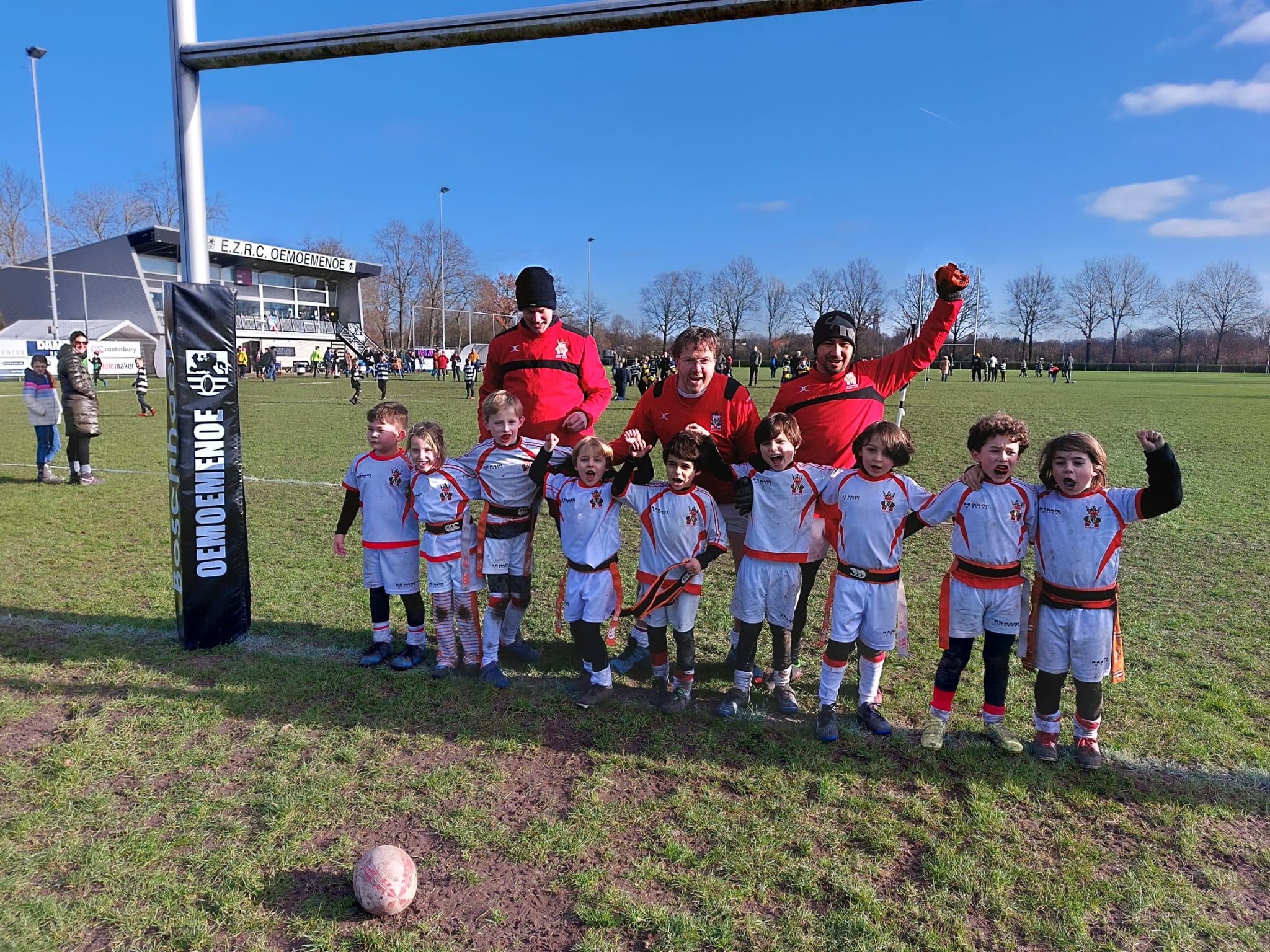 Turven en Mini’s met een echte spelersbus naar Middelburg